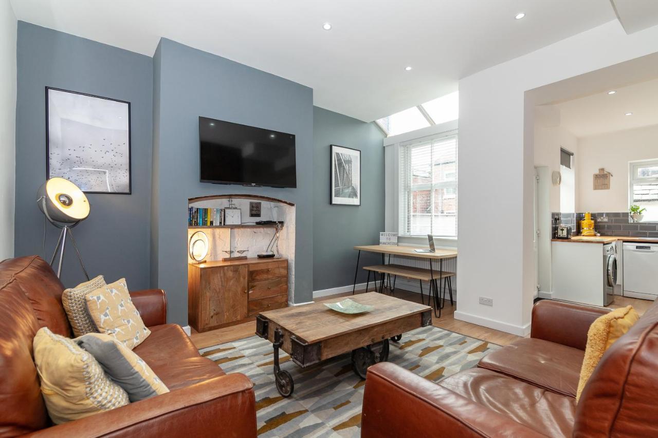 Park House - Large 3 Bedroom Victorian House, 10 Mins From Manchester Bagian luar foto