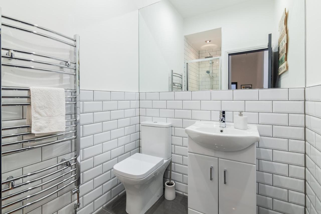 Park House - Large 3 Bedroom Victorian House, 10 Mins From Manchester Bagian luar foto