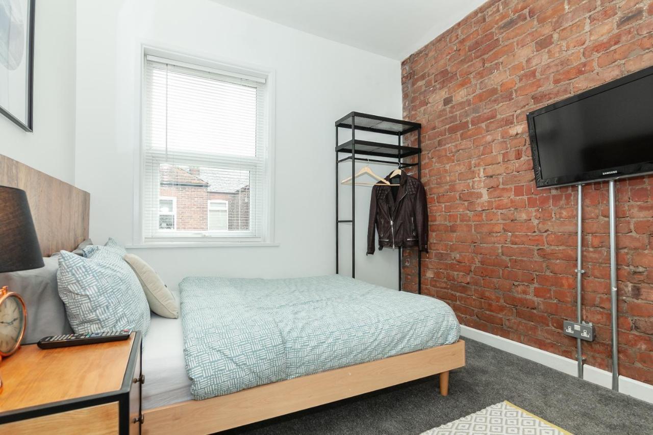 Park House - Large 3 Bedroom Victorian House, 10 Mins From Manchester Bagian luar foto