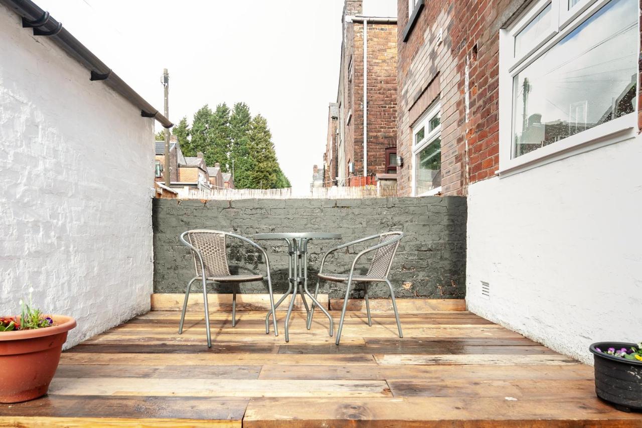 Park House - Large 3 Bedroom Victorian House, 10 Mins From Manchester Bagian luar foto